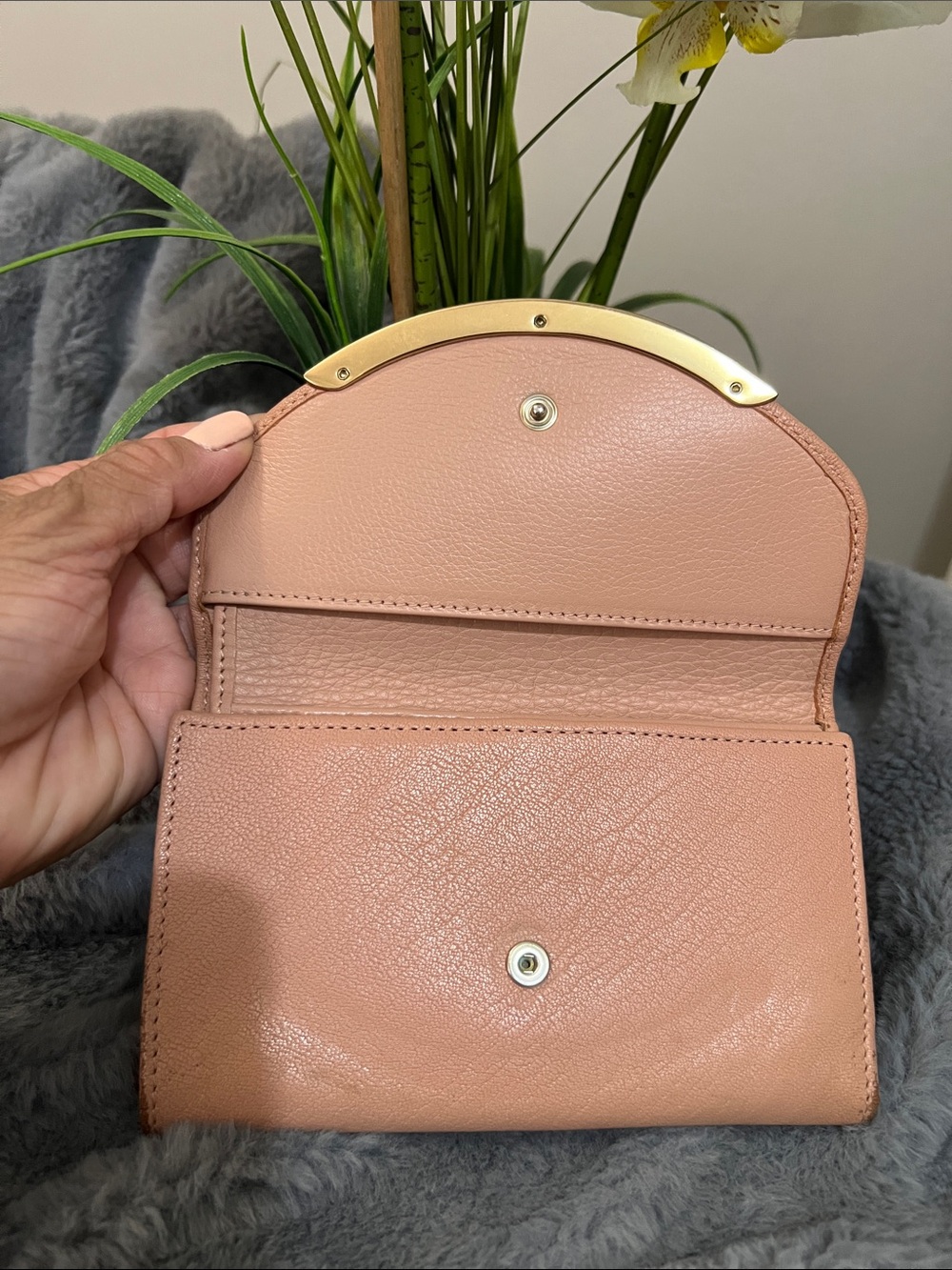 See by Chloé Pink Leather Wallet with Gold Accent - Picture 3 of 10
